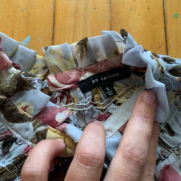 En sainson floral blouse with rushing - Picture 4 of 6